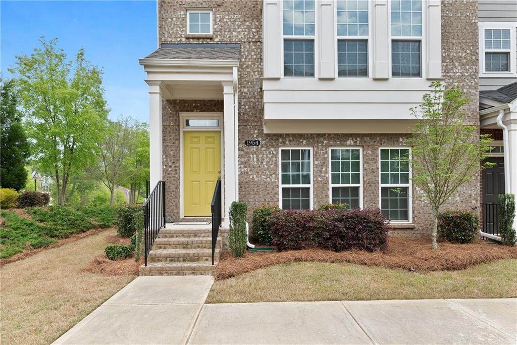 3. Townhouse for Sale at 1954 Golden Gate Lane Decatur, Georgia 30033 United States