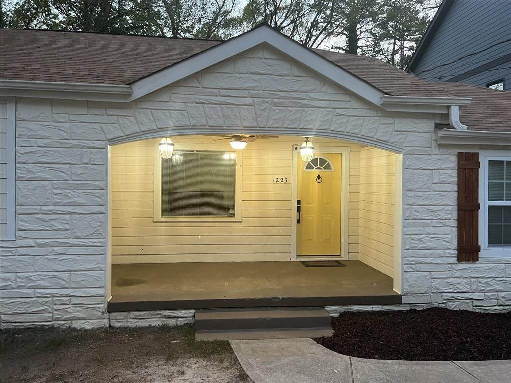 3. Single Family Homes for Sale at 1225 Graymont Drive Atlanta, Georgia 30310 United States