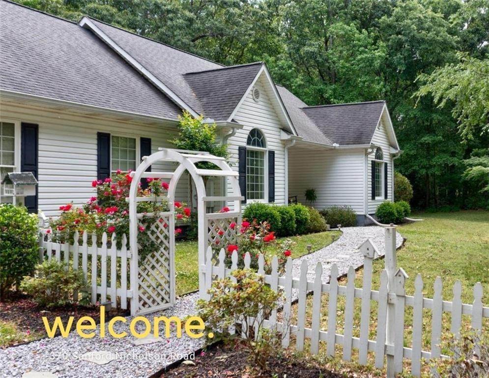 Single Family Homes pour l Vente à 370 Sanford Nicholson Road Nicholson, Georgia 30565 États-Unis