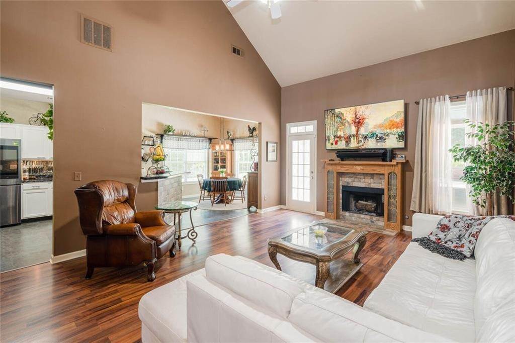 12. Single Family Homes for Sale at 334 Fairwood Drive Dallas, Georgia 30157 United States