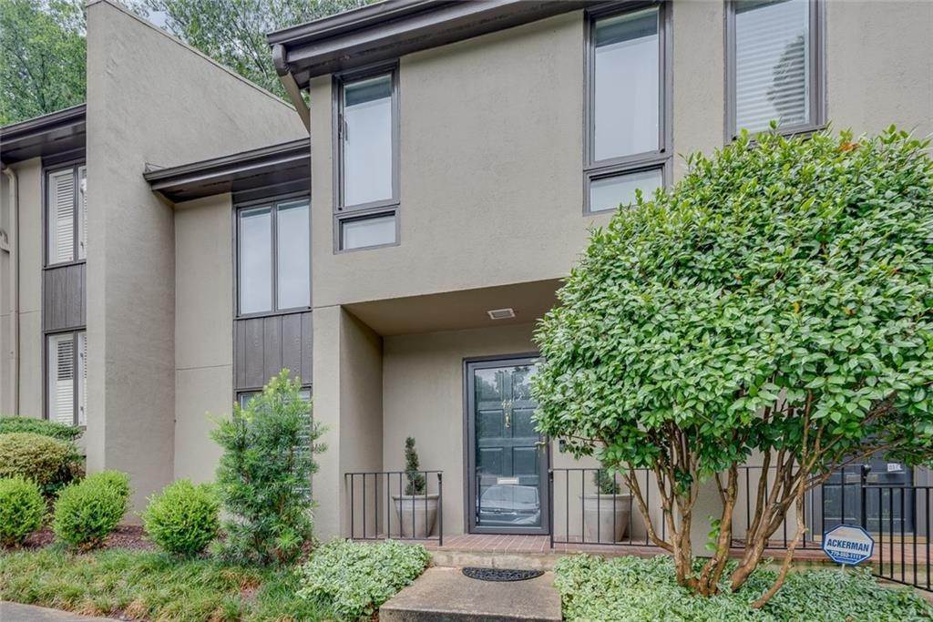 3. Condominiums for Sale at 44 Ivy Parkway 44 Atlanta, Georgia 30342 United States