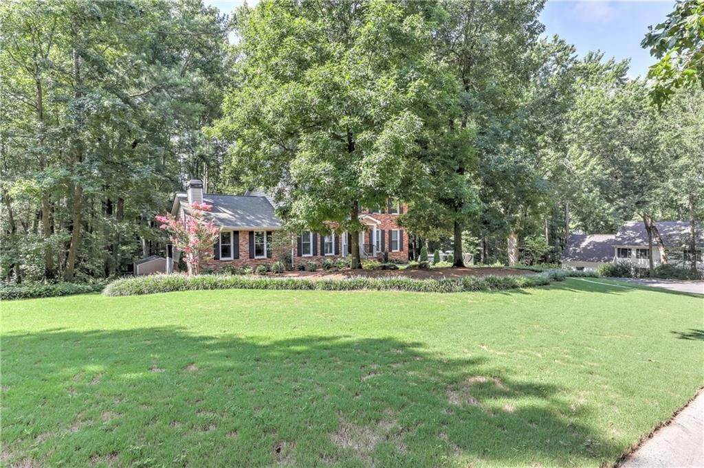 5. Single Family Homes for Sale at 2900 Cheshire Drive Marietta, Georgia 30062 United States