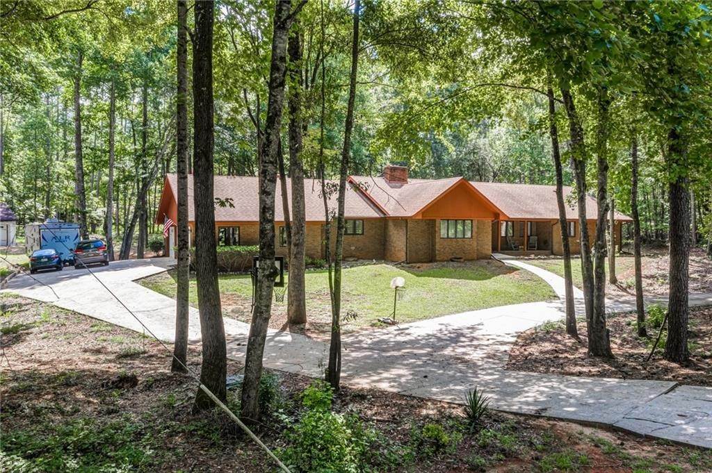 3. Single Family Homes for Sale at 353 Tulipwood Circle Covington, Georgia 30016 United States