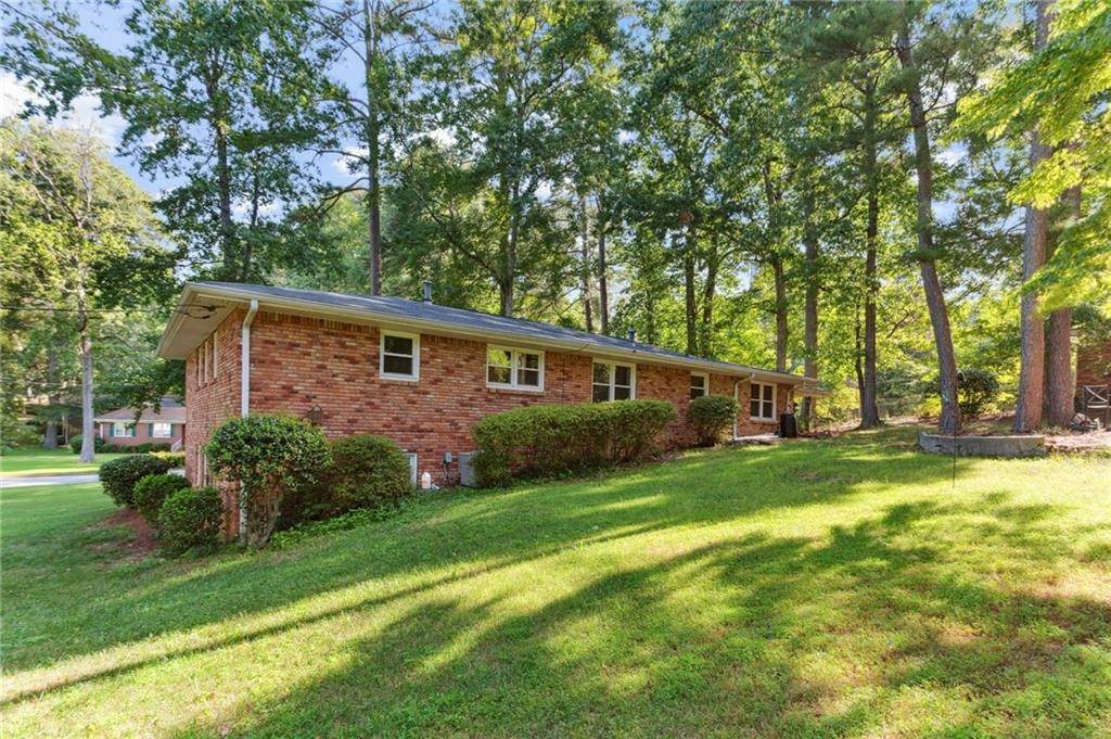 5. Single Family Homes for Sale at 3010 Arrowood Drive Atlanta, Georgia 30331 United States