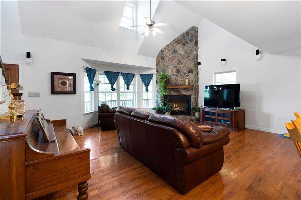 20. Single Family Homes for Sale at 72 Buttermilk Road Cave Spring, Georgia 30124 United States