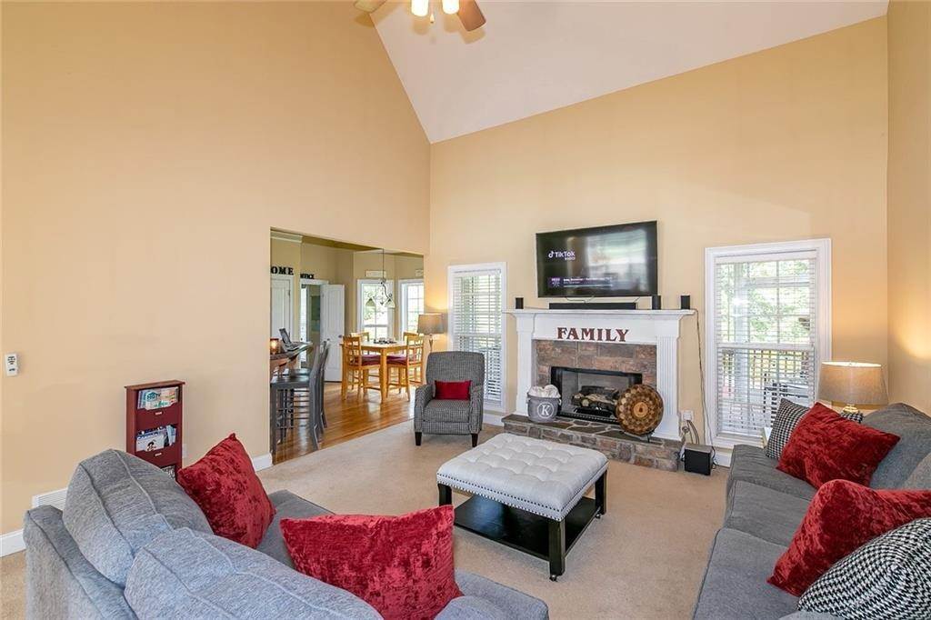6. Single Family Homes for Sale at 72 Brookstone Lane Dallas, Georgia 30157 United States