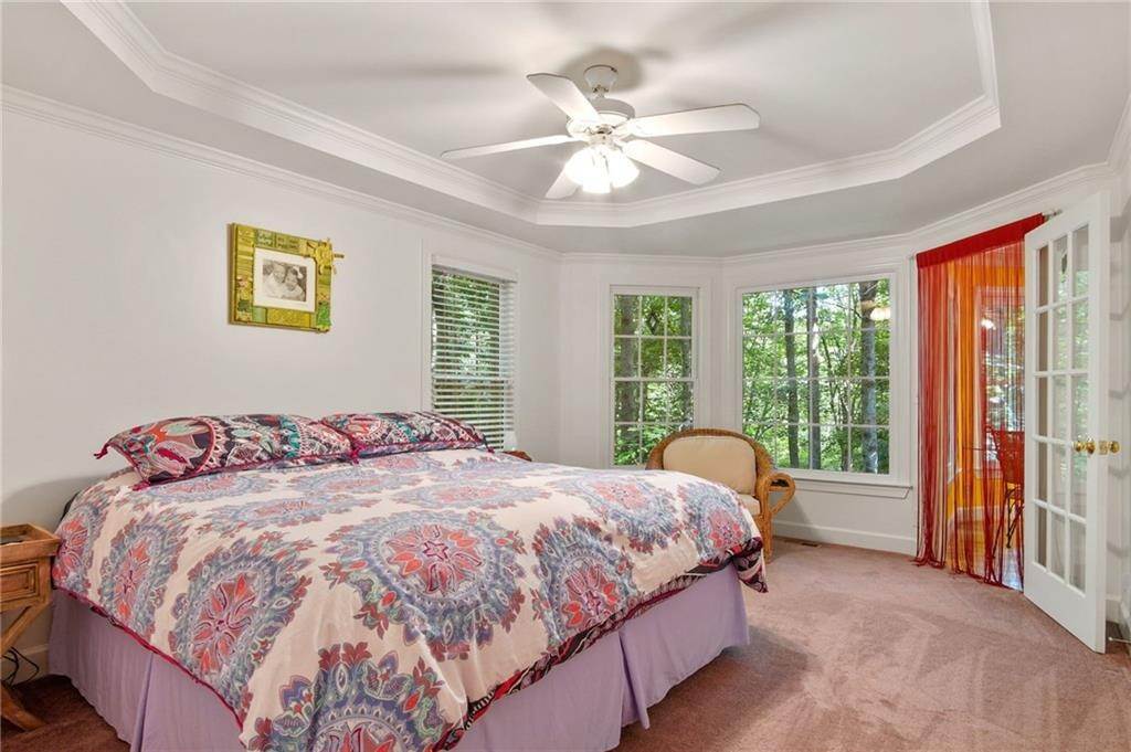 14. Single Family Homes for Sale at 4730 Twin Oaks Drive Kennesaw, Georgia 30152 United States