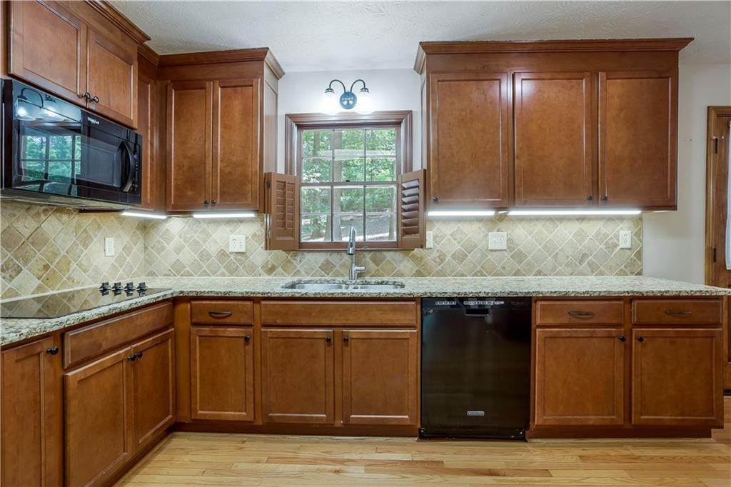 16. Single Family Homes for Sale at 4214 Cedar Creek Trail Lilburn, Georgia 30047 United States