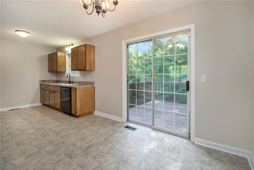 14. Single Family Homes for Sale at 6429 River Hill Drive Flowery Branch, Georgia 30542 United States