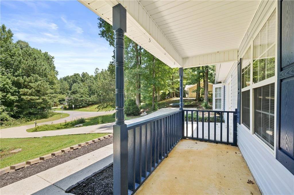 5. Single Family Homes for Sale at 6514 River Hill Drive Flowery Branch, Georgia 30542 United States