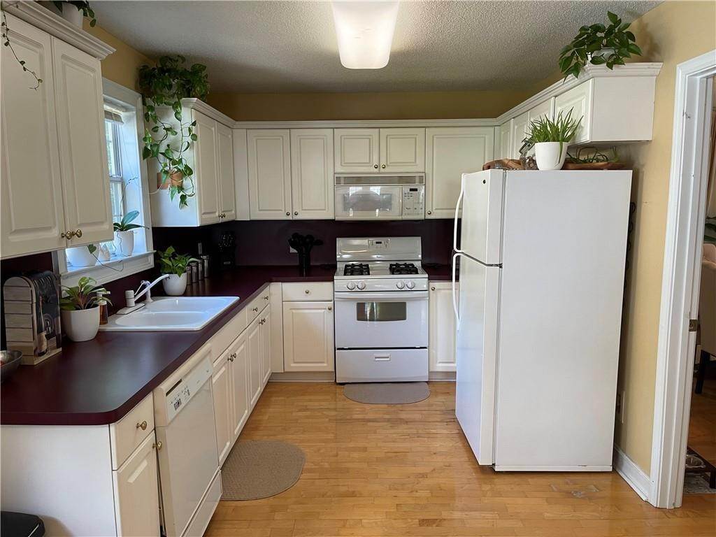 14. Single Family Homes for Sale at 236 Oak Grove Drive Hampton, Georgia 30228 United States