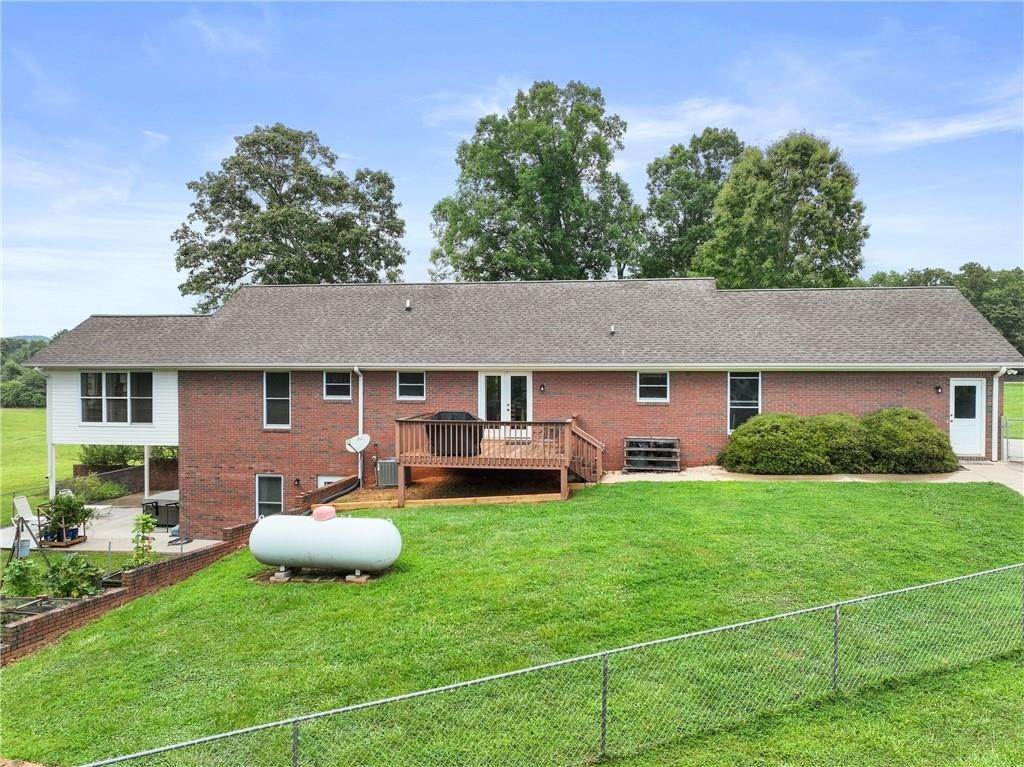 7. Single Family Homes for Sale at 398 Ridge Road Clarkesville, Georgia 30523 United States