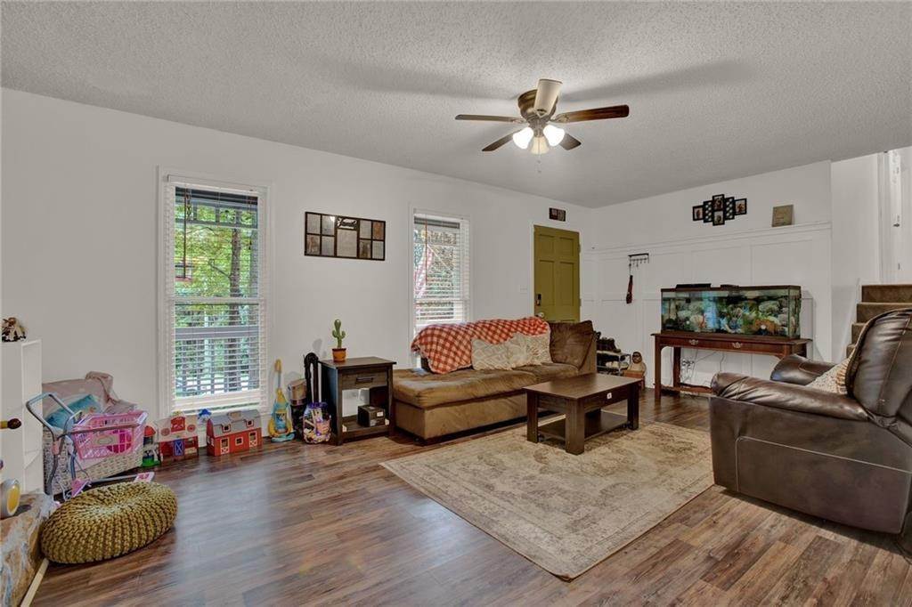 5. Single Family Homes for Sale at 156 Amber Lane Dallas, Georgia 30157 United States