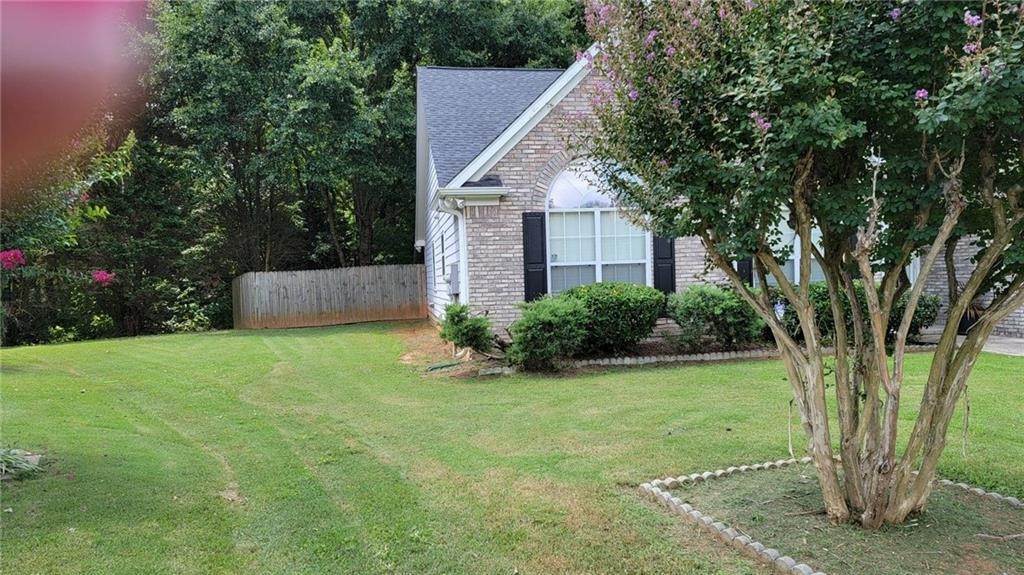 8. Single Family Homes for Sale at 400 Haverford Run Court Lilburn, Georgia 30047 United States