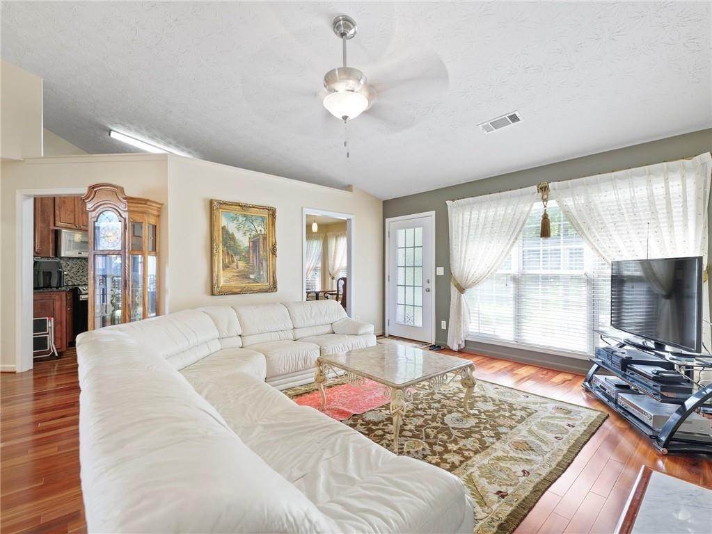 7. Single Family Homes for Sale at 6221 Huckleberry Ridge Flowery Branch, Georgia 30542 United States