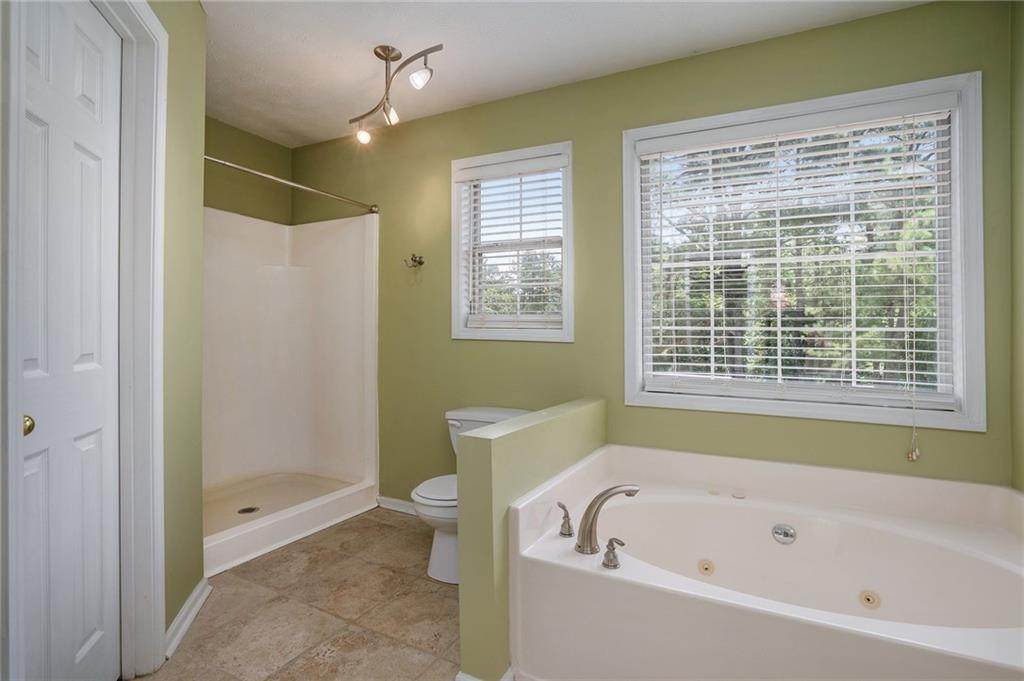 16. Single Family Homes for Sale at 5342 Ashland Drive Flowery Branch, Georgia 30542 United States