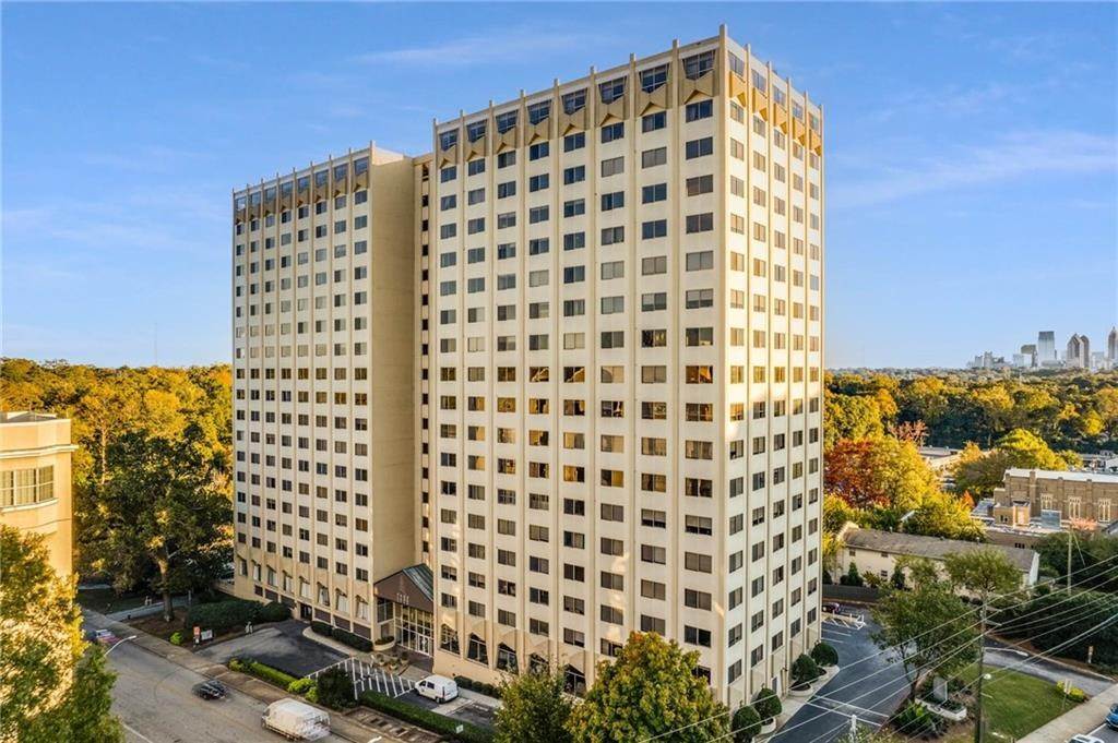 13. Condominiums for Sale at 2479 Peachtree Road 412 Atlanta, Georgia 30305 United States