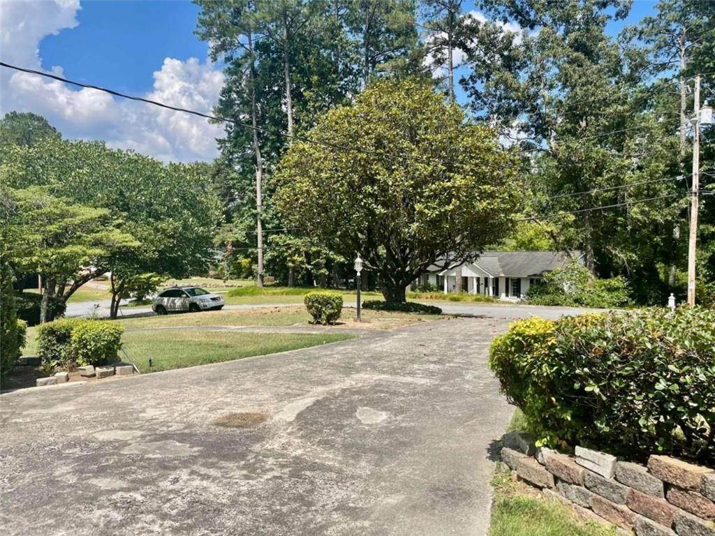 9. Single Family Homes for Sale at 2871 Dale Drive Marietta, Georgia 30068 United States
