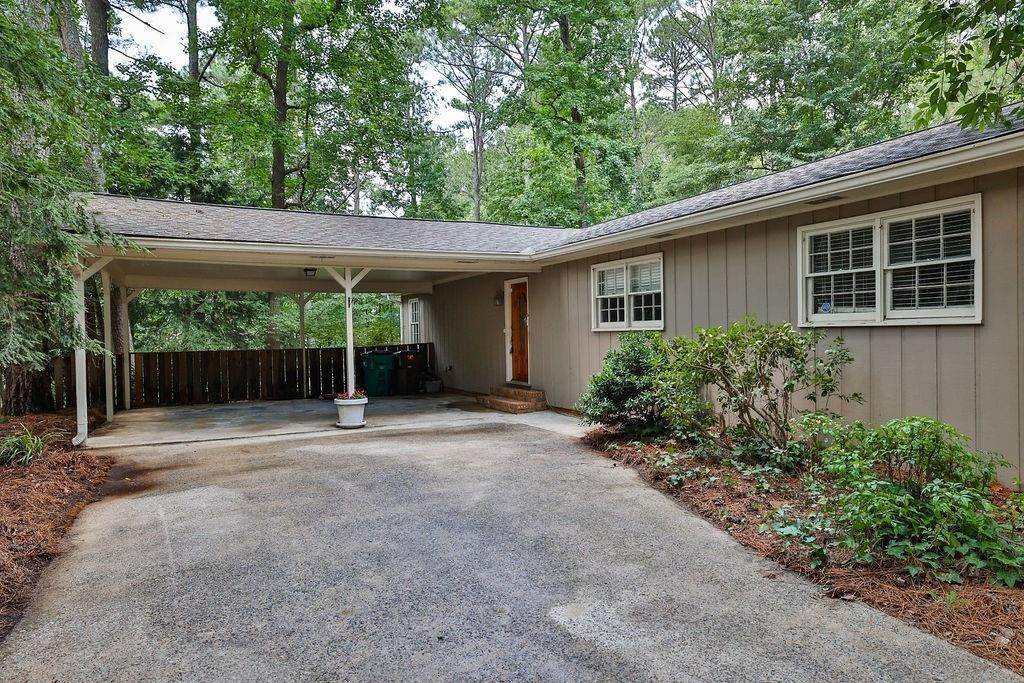 4. Single Family Homes for Sale at 2641 Stoney Brook Lane Marietta, Georgia 30062 United States