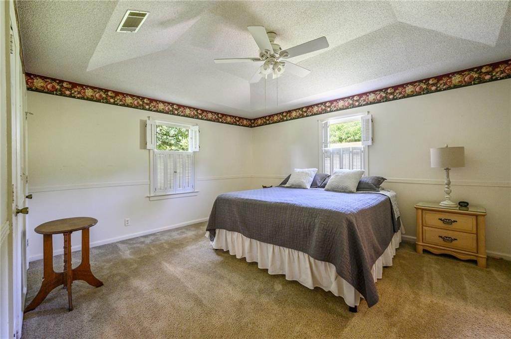 19. Single Family Homes for Sale at 5 Laurel Lane Cave Spring, Georgia 30124 United States