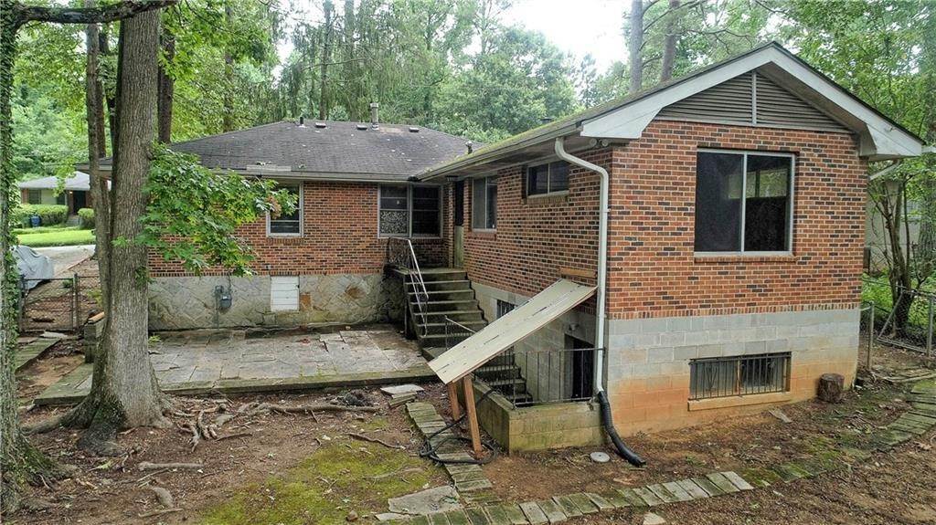 5. Single Family Homes for Sale at 2045 Wells Drive Atlanta, Georgia 30311 United States