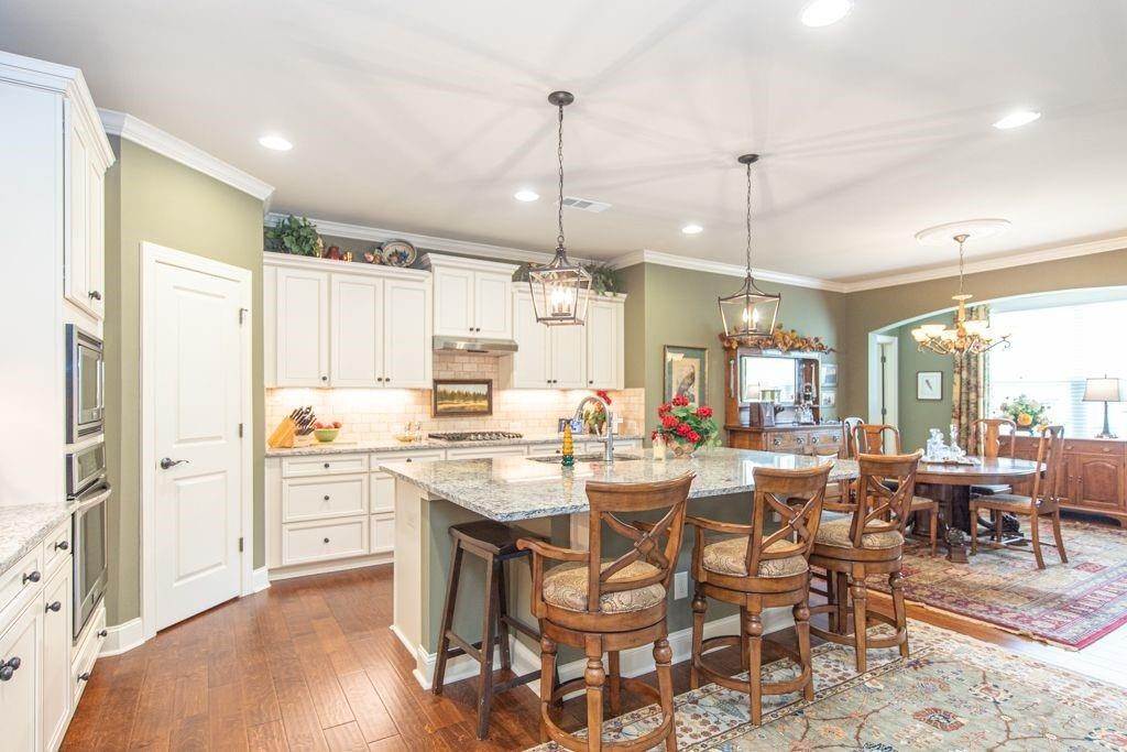 20. Single Family Homes for Sale at 7087 Boathouse Way Flowery Branch, Georgia 30549 United States