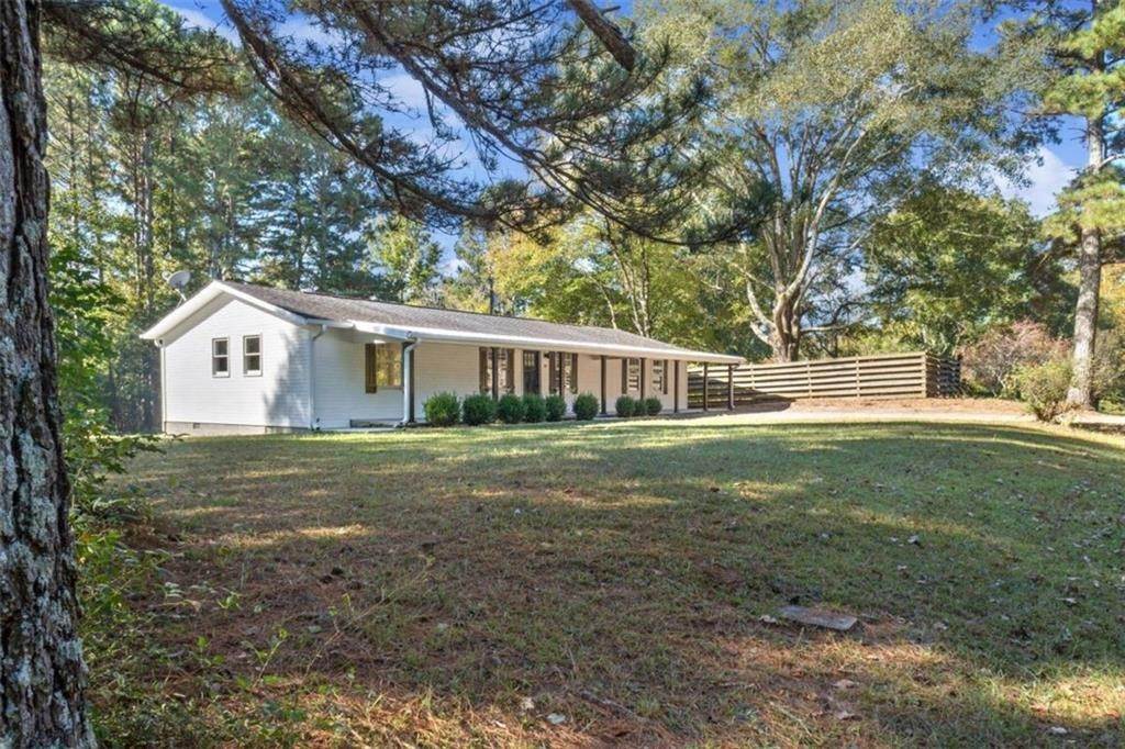 Single Family Homes pour l Vente à 39 Lake Drive Bowdon, Georgia 30108 États-Unis