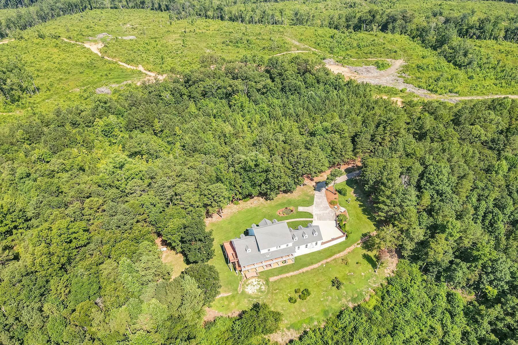 32. Single Family Homes for Sale at Get Ready To Experience The Finest Views West Georgia Has To Offer 229 Steele Road Tallapoosa, Georgia 30176 United States
