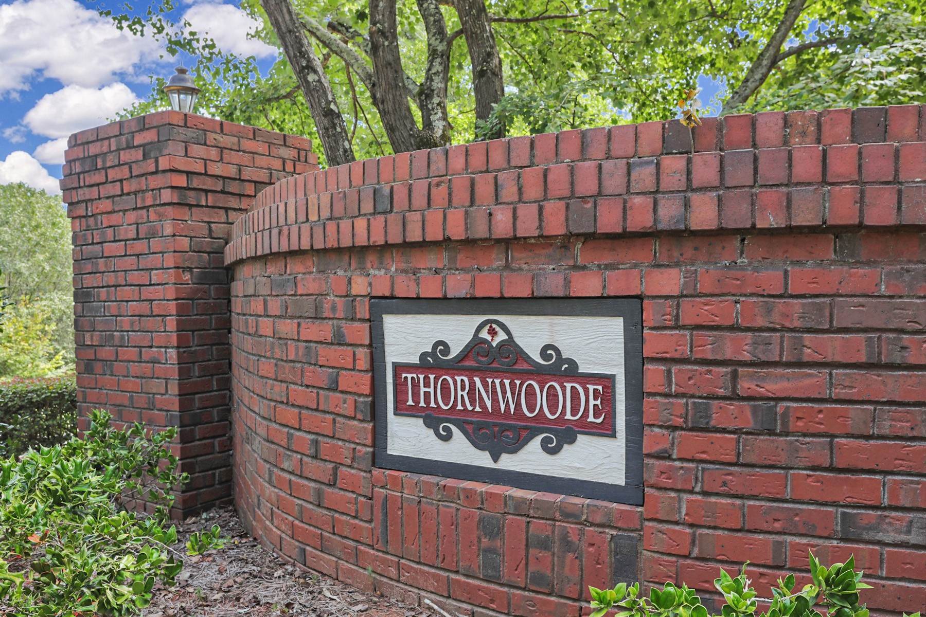 37. Single Family Homes voor Verkoop op Exceptional Thornwoode Estates Home in Immaculate Condition 4420 Fallowfield Lane Lilburn, Georgië 30047 Verenigde Staten