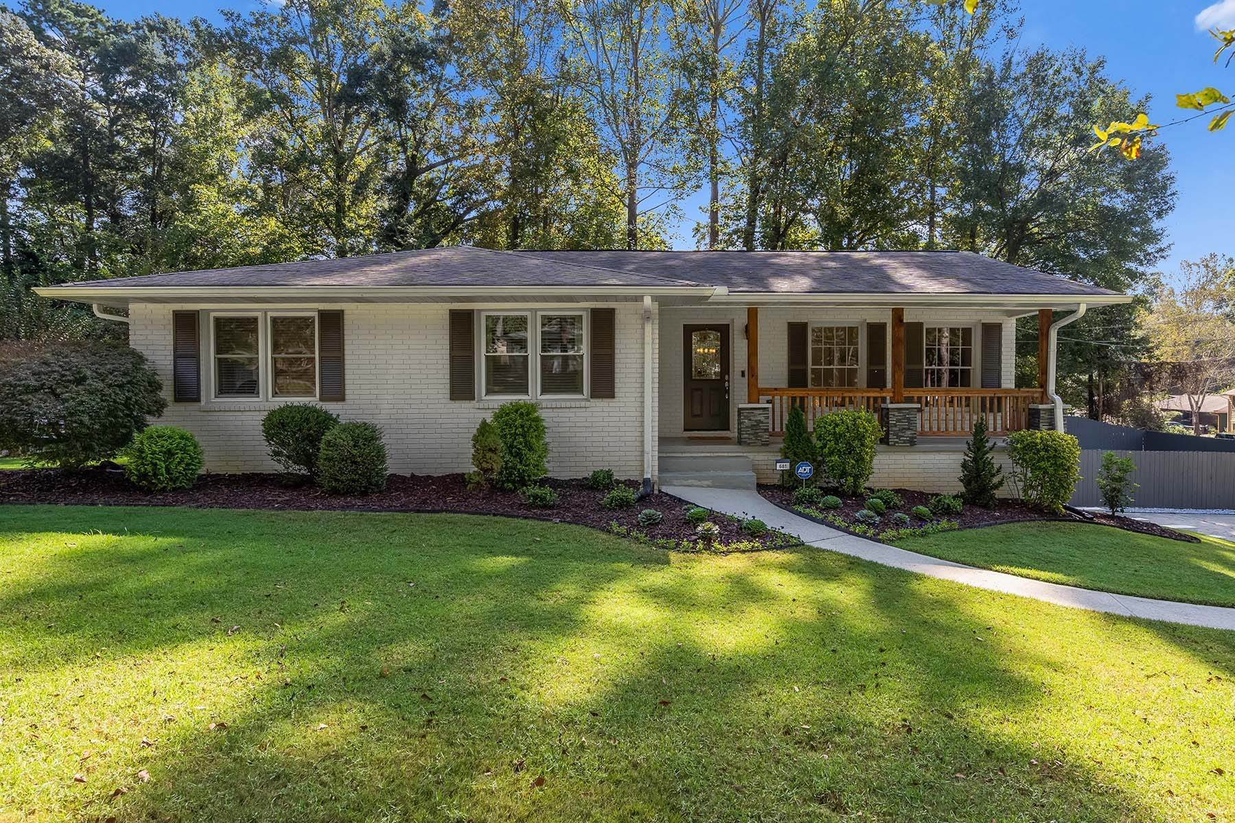 Single Family Homes em Mint Condition Well Appointed and Updated Inside and Out 681 Smithstone Court SE Marietta, Geórgia 30067 Estados Unidos