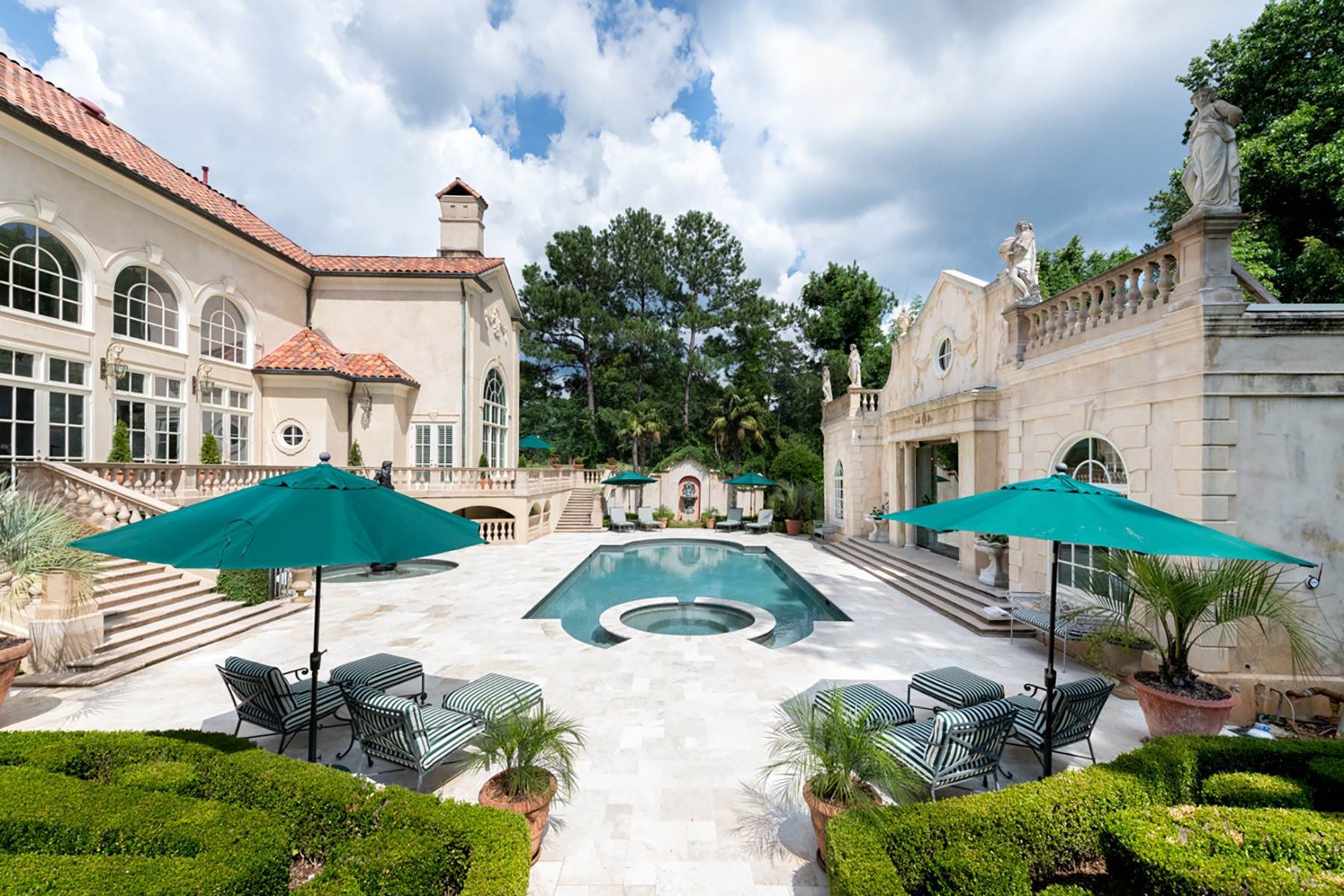 36. Single Family Homes for Sale at Exquisite Italianate Villa 4670 Northside Drive Atlanta, Georgia 30327 United States