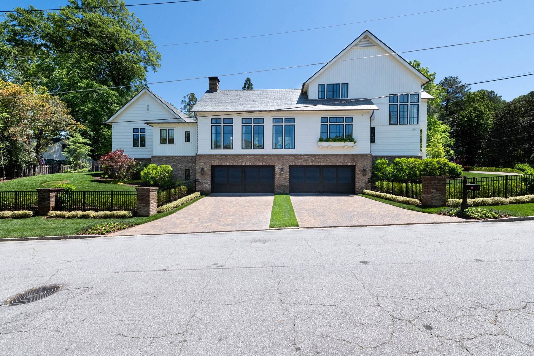 40. Single Family Homes for Sale at Stunning Sophistication in Custom Built Gated Home on Iconic Buckhead Street 223 W Paces Ferry Road Atlanta, Georgia 30305 United States