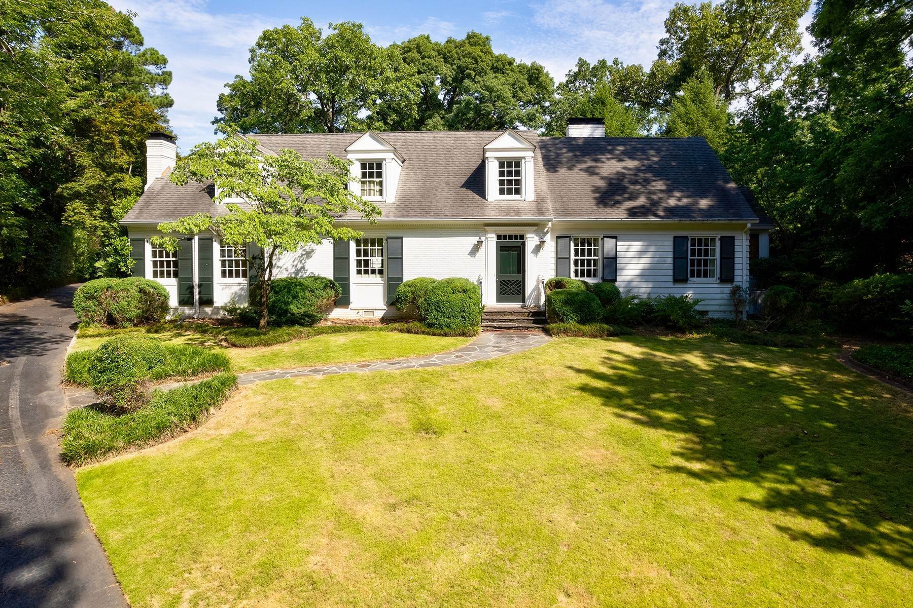 Single Family Homes のために 売買 アット Incredible Opportunity to Renovate or Build Dream Home in Tuxedo Park 3511 Woodhaven Road Atlanta, ジョージア 30305 アメリカ
