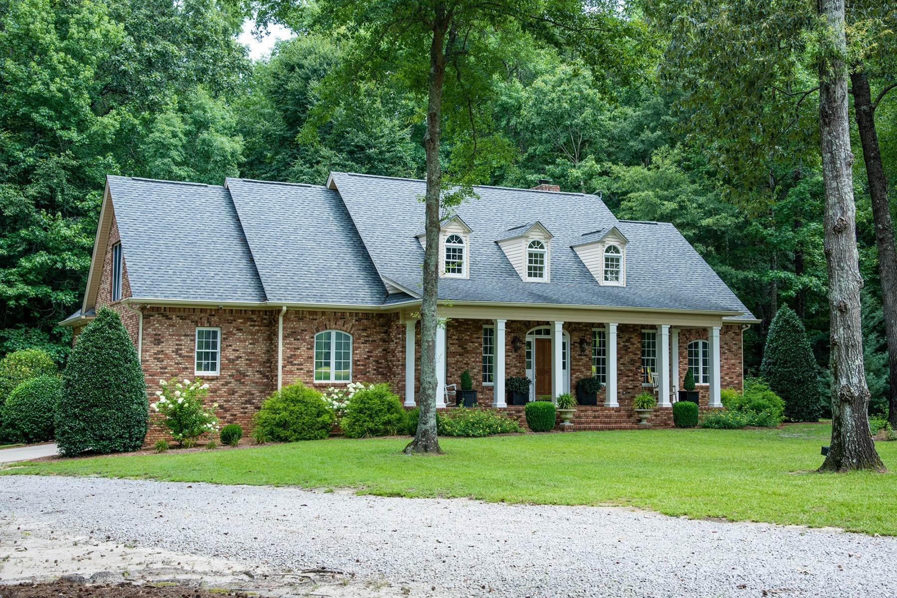 39. Single Family Homes for Sale at Exquisite Estate that Sits on70+/- Acres with Multiple Homes, Pool, and Barn 1537 Ga Highway 15 N Sandersville, Georgia 31082 United States