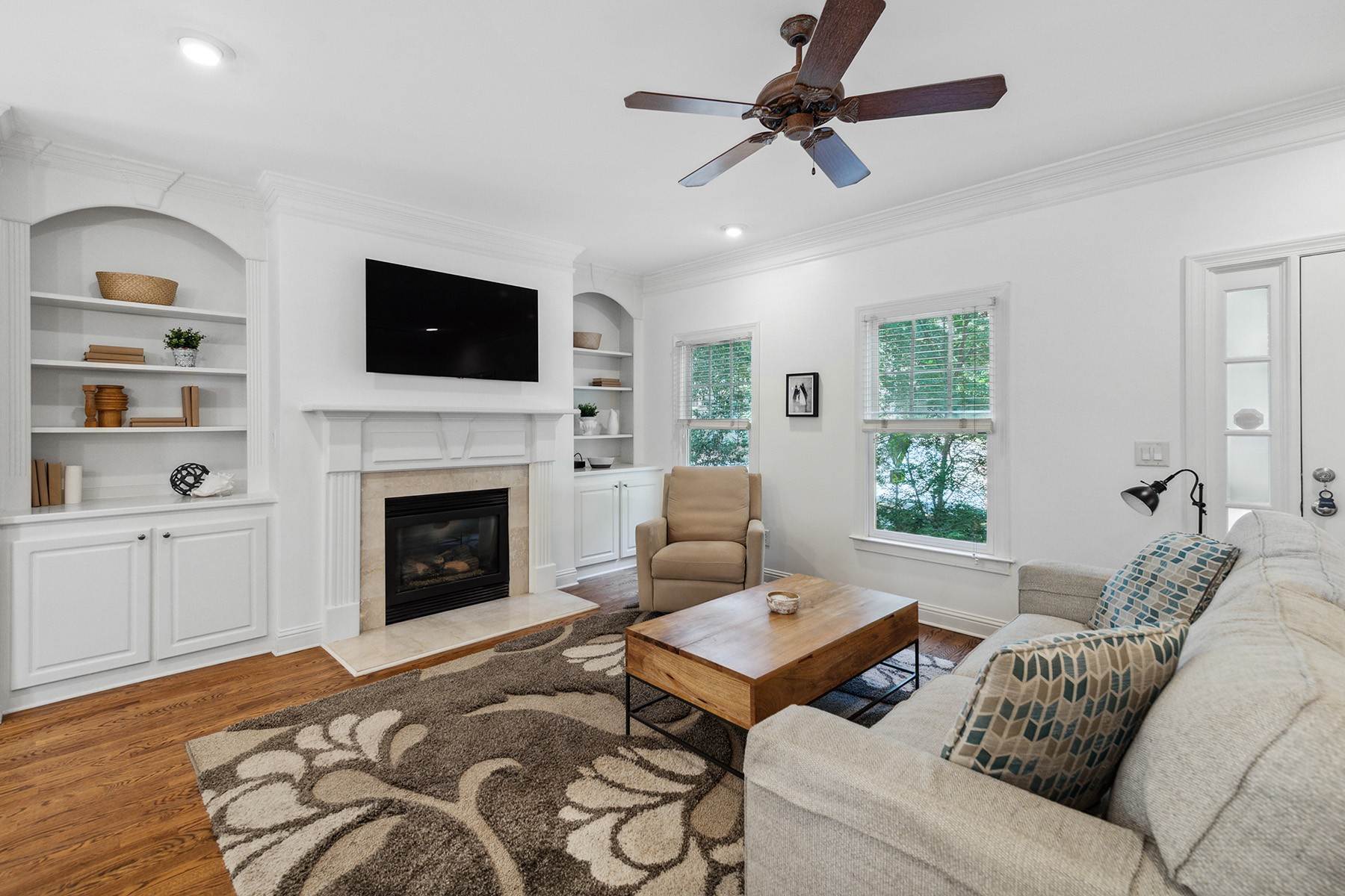 7. Single Family Homes for Sale at Gorgeous, Updated Gem with a Million-Dollar Kitchen in Morningside 1341 Edmund Park Drive Ne Atlanta, Georgia 30306 United States
