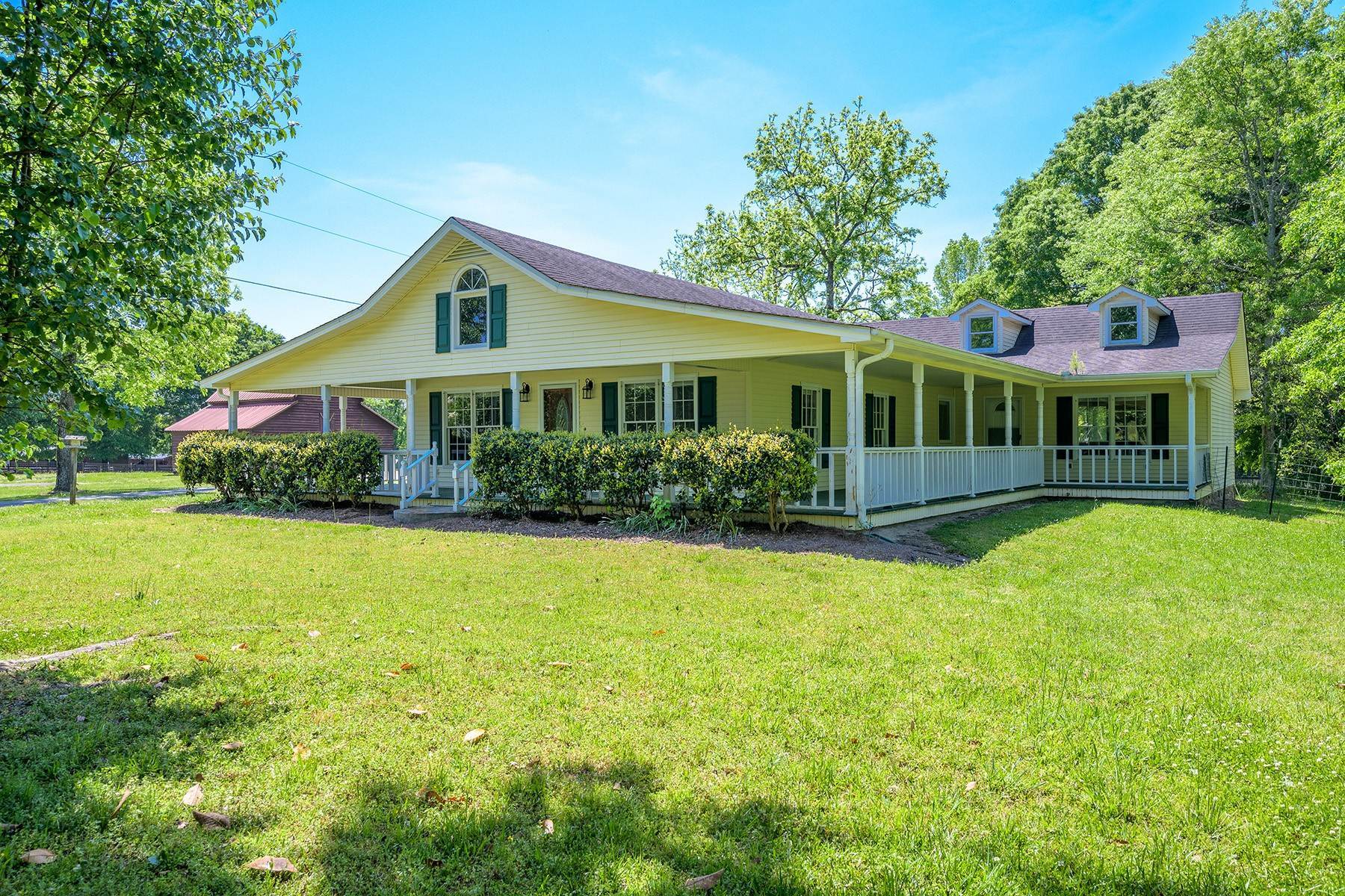 49. Single Family Homes para Venda às Cedar Crest Farm 1141 Lake Road Hiram, Geórgia 30141 Estados Unidos
