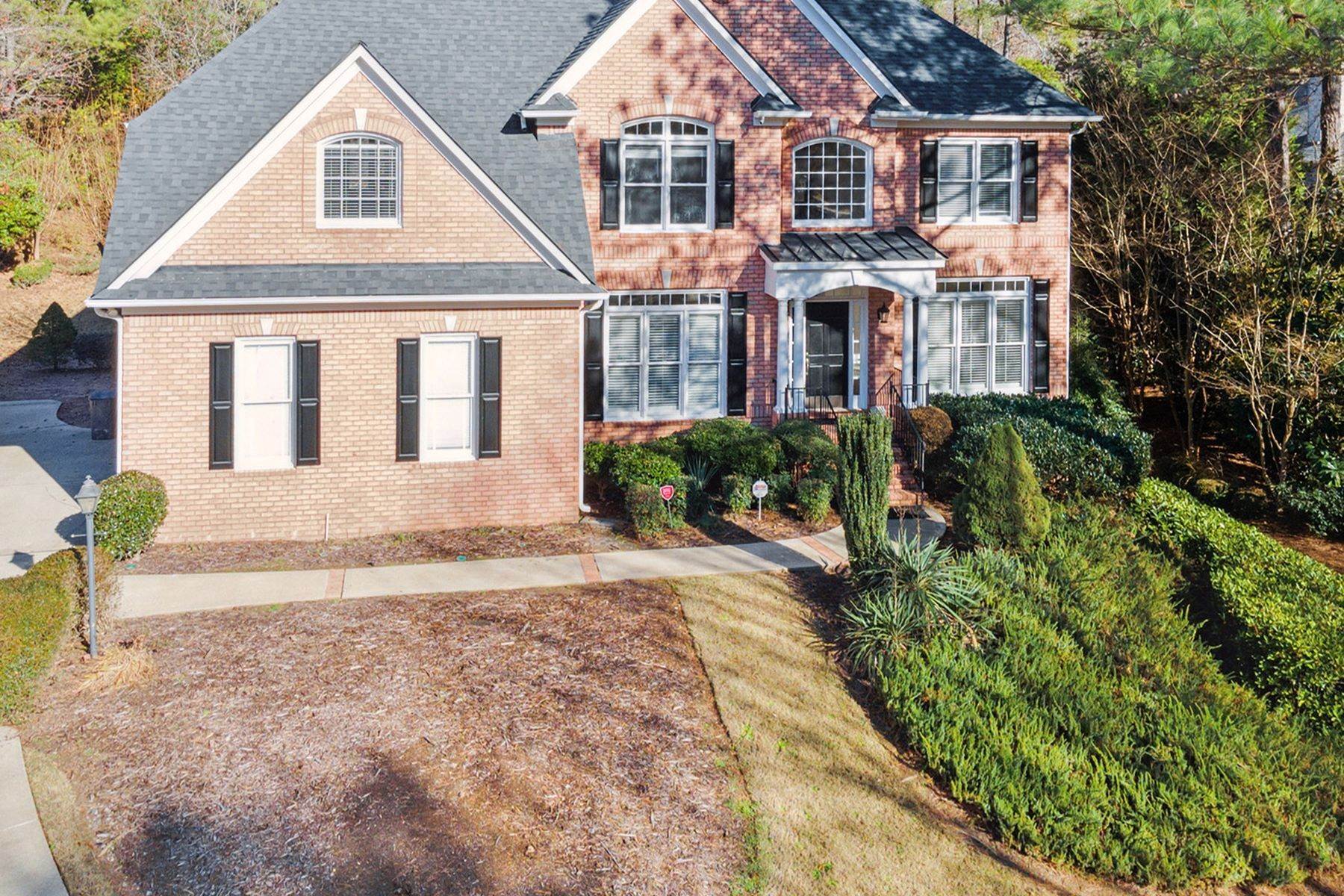 Single Family Homes at Gorgeously Maintained Spacious Home in Prime Roswell Location 315 Commons Gate Court Roswell, Georgia 30075 United States
