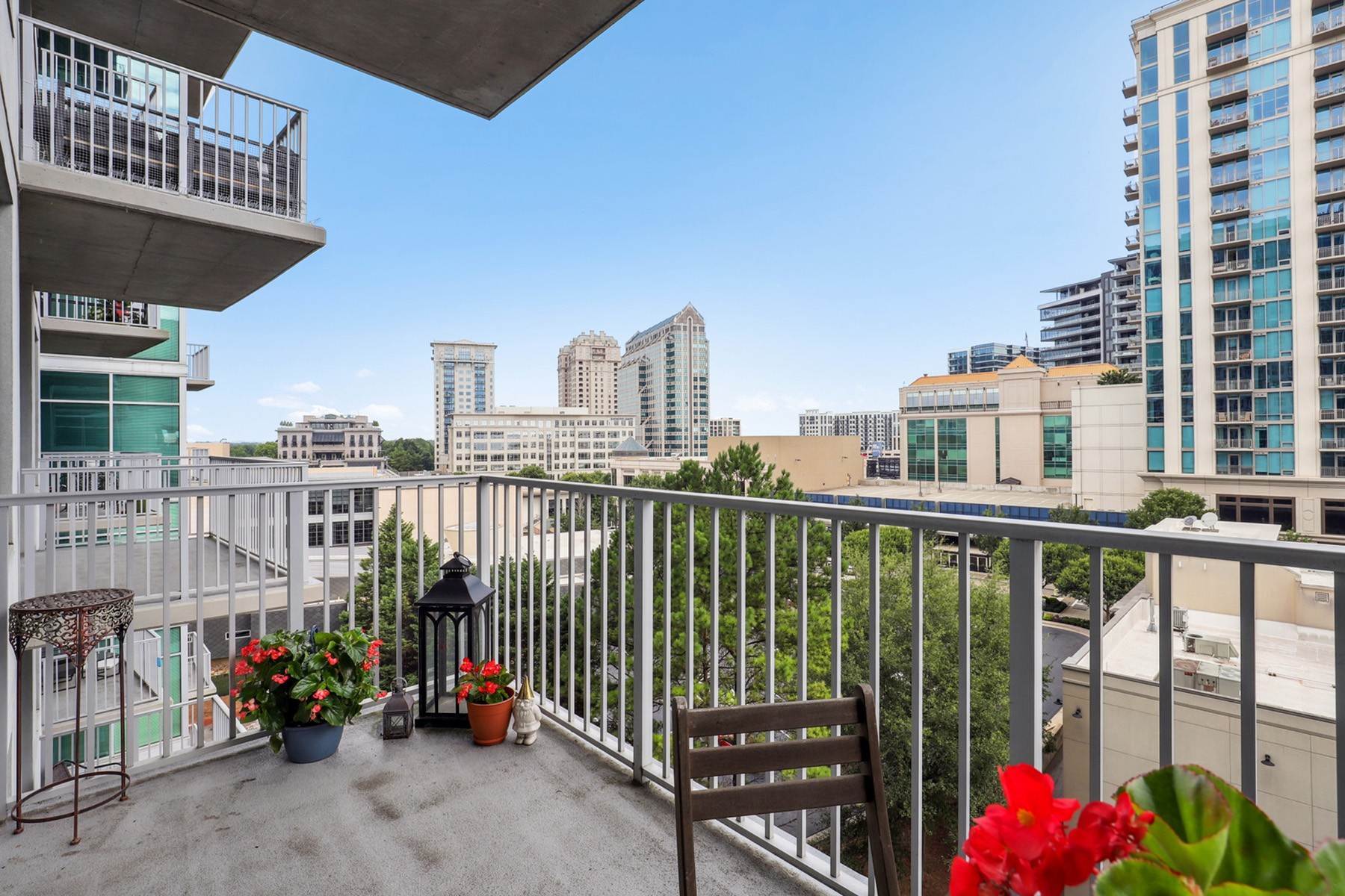 6. Condominiums for Sale at Move-in Ready Eighth Floor Unit at Eclipse in Buckhead 250 Pharr Road, No. 804 Atlanta, Georgia 30305 United States