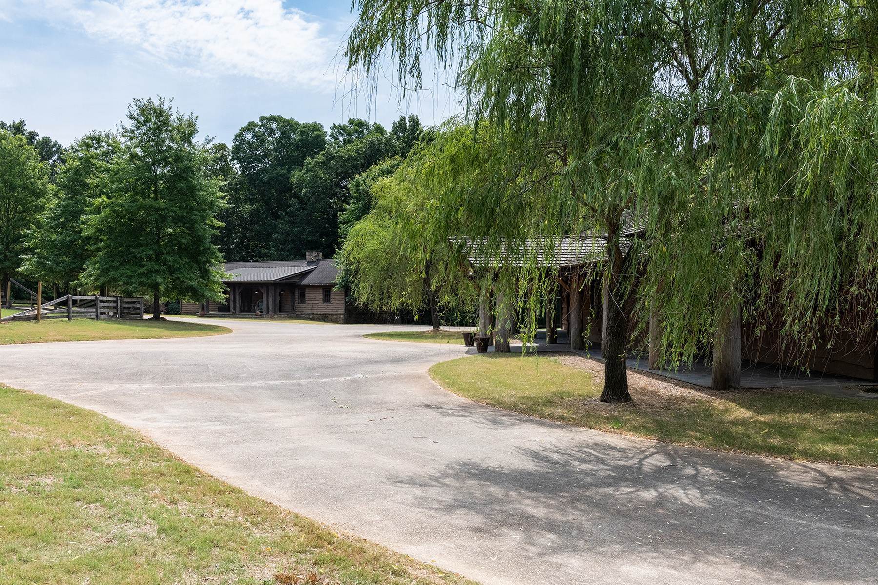 39. Farm and Ranch Properties for Sale at Equestrian Lovers Rare Opportunity 10290 Belladrum Drive Johns Creek, Georgia 30022 United States