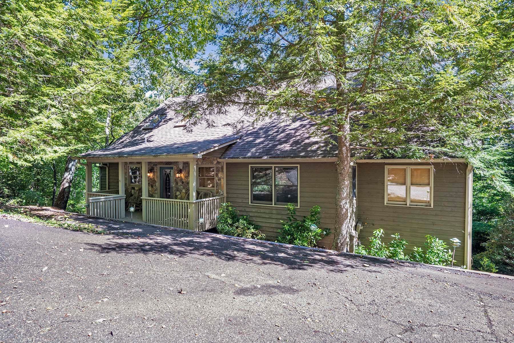Single Family Homes для того Продажа на Spacious Mountain Home On Two Picturesque Acres 2782 Wilderness Parkway Jasper, Джорджия 30143 Соединенные Штаты