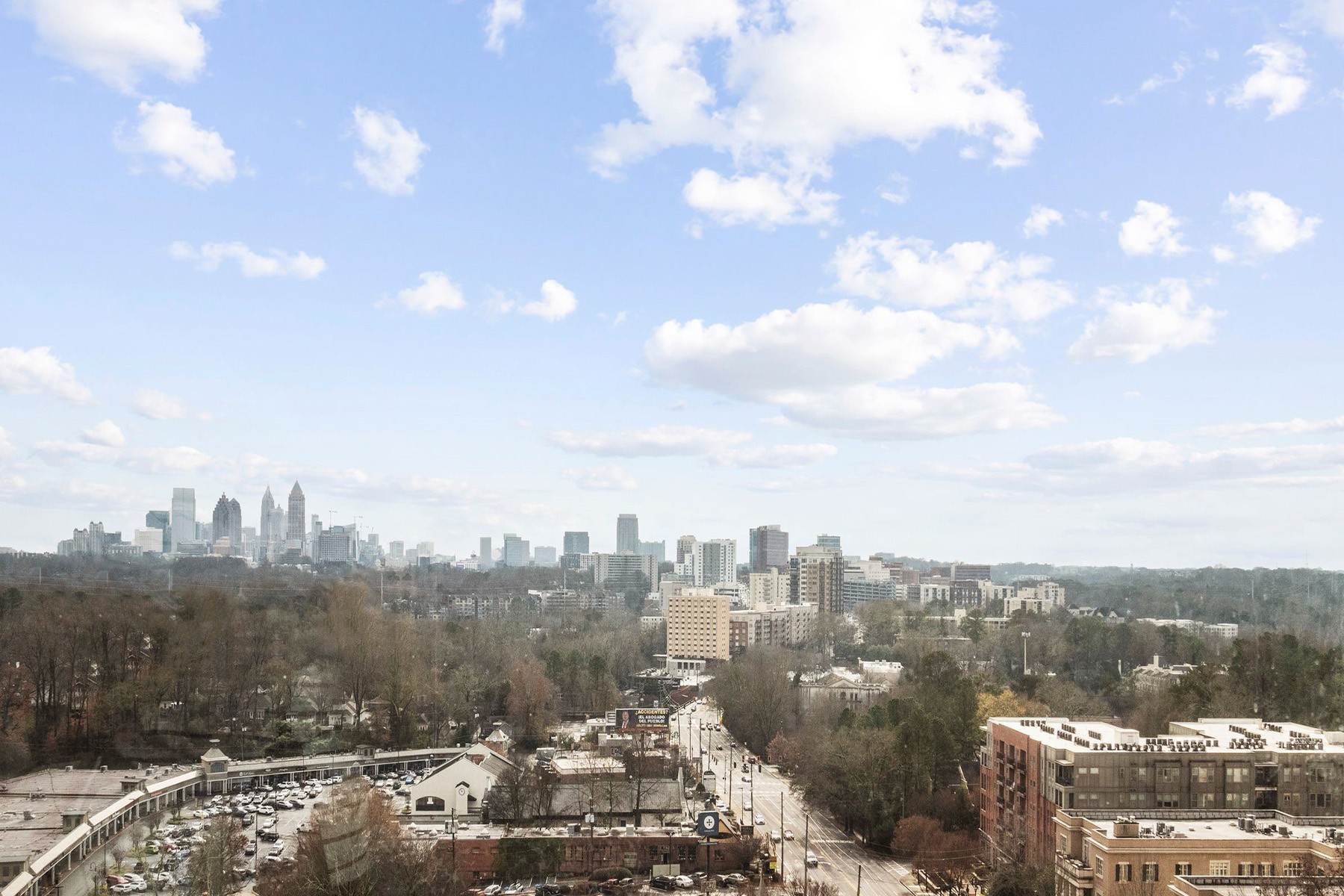 10. Condominiums for Sale at Immaculate And Spacious Condo With Amazing Atlanta Skyline Views 2479 Peachtree Road, No. 1314 Atlanta, Georgia 30305 United States