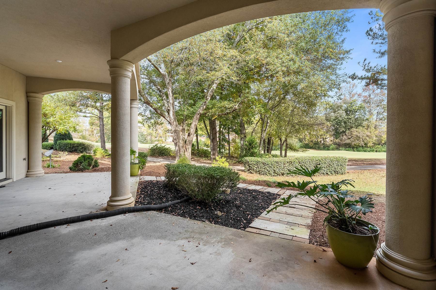 46. Single Family Homes for Sale at Prestigious St. Marlo Country Club Home Overlooking the 5th Fairway 8430 Abingdon Lane Duluth, Georgia 30097 United States
