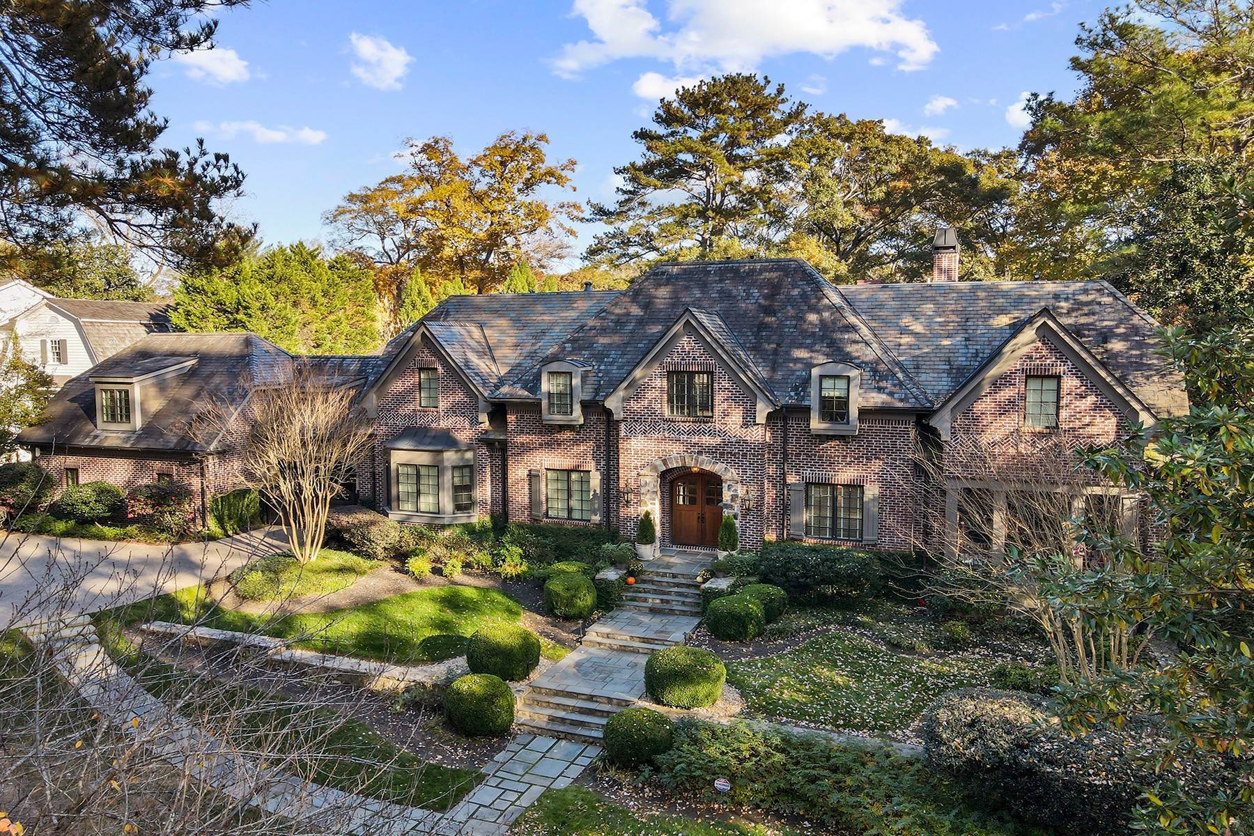 Stunning Gated Estate Home On The Chattahoochee River in Vinings 3497 Cochise Drive SE Vinings, 조지아 30339 미국에 Single Family Homes