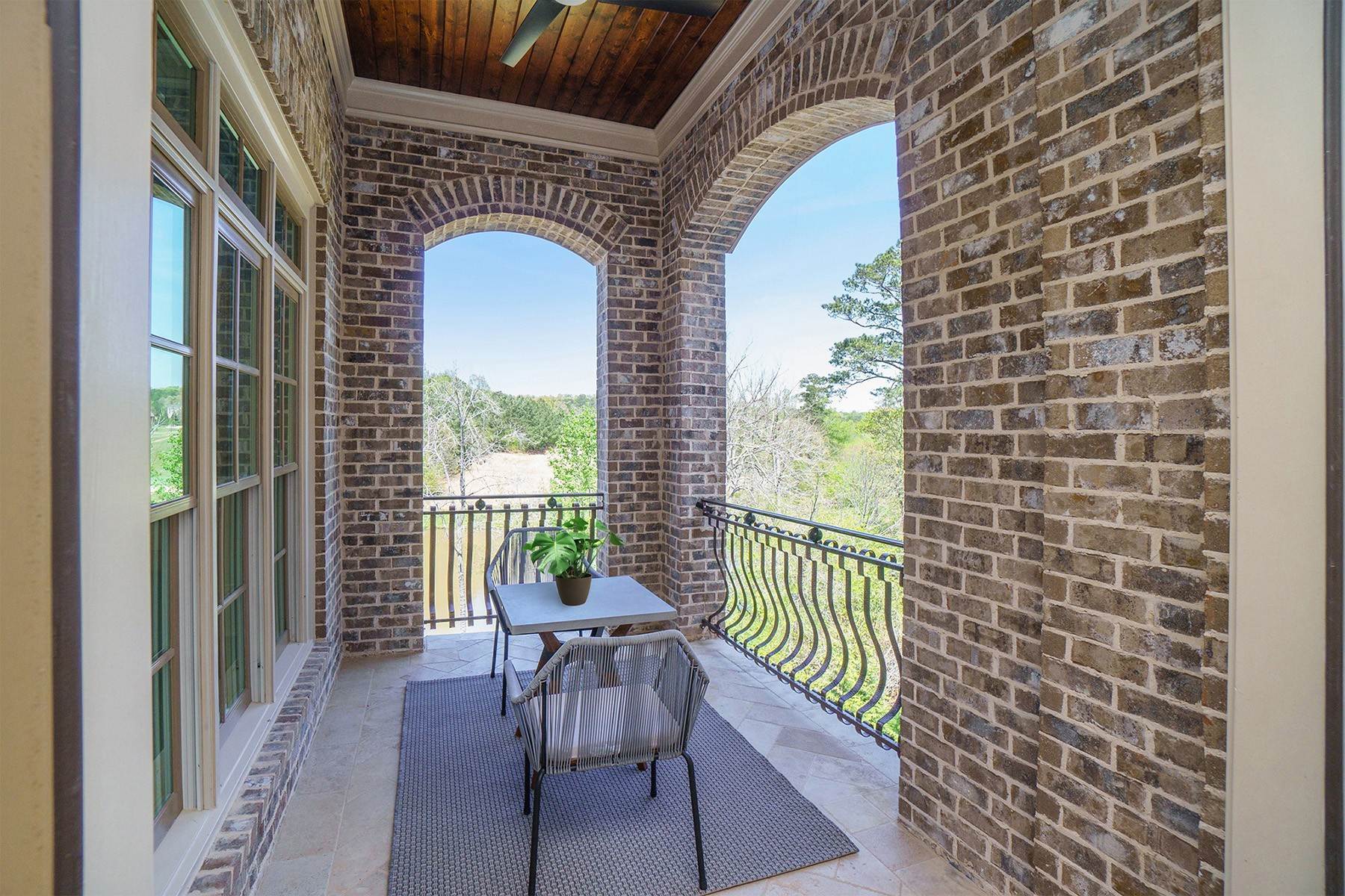 25. Single Family Homes for Sale at Spectacular Estate Overlooking Manor Lake and the 18th Green 3150 Manor Bridge Drive Milton, Georgia 30004 United States