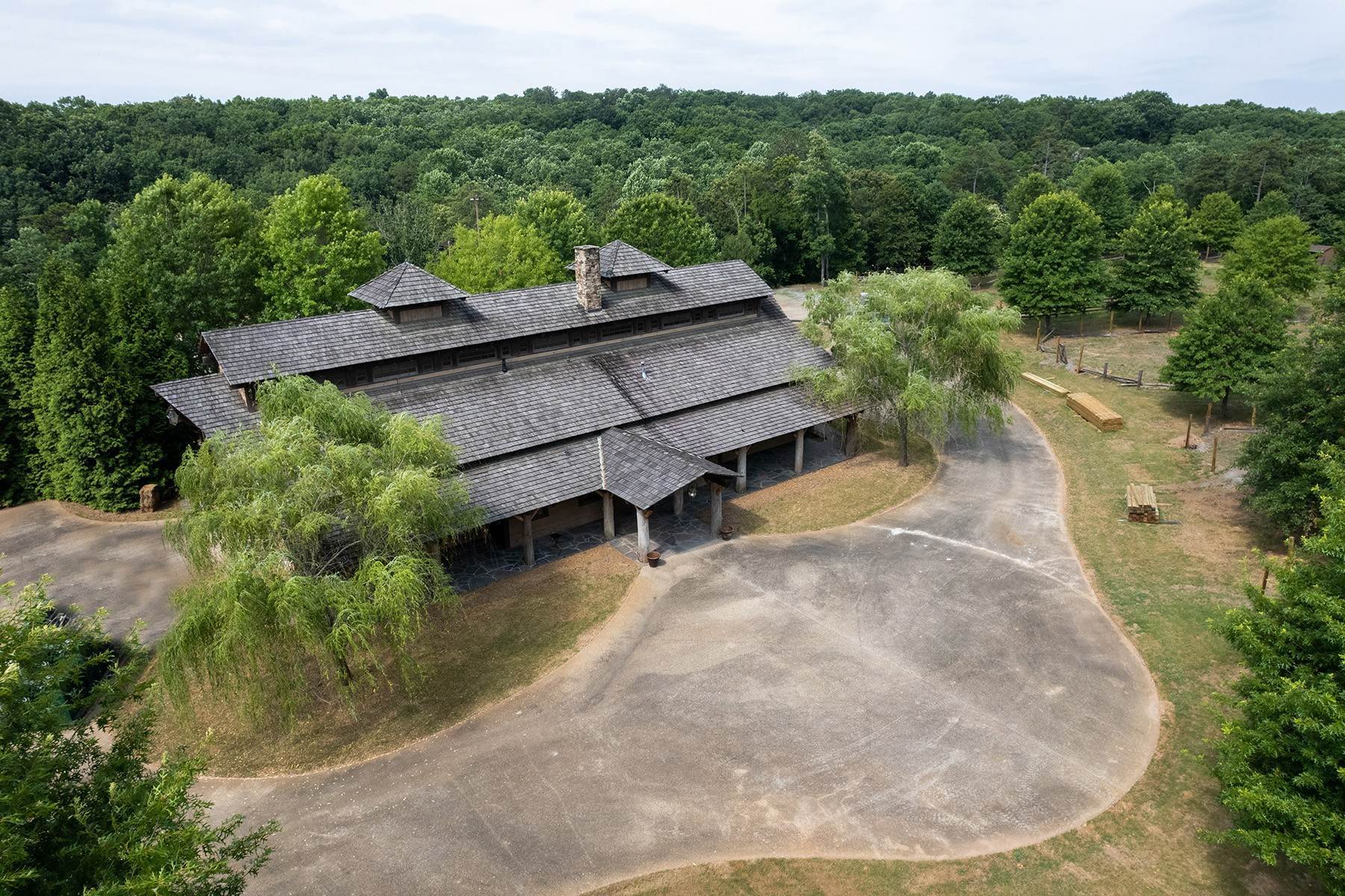 38. Farm and Ranch Properties for Sale at Equestrian Lovers Rare Opportunity 10290 Belladrum Drive Johns Creek, Georgia 30022 United States