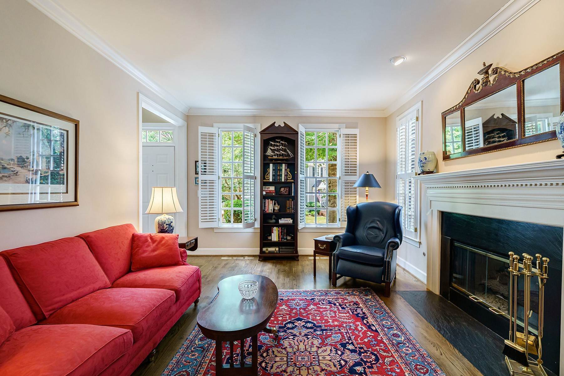 7. Single Family Homes for Sale at Charming All-Brick Home in Coveted Village at Lenox Park 1241 Village Run Brookhaven, Georgia 30319 United States
