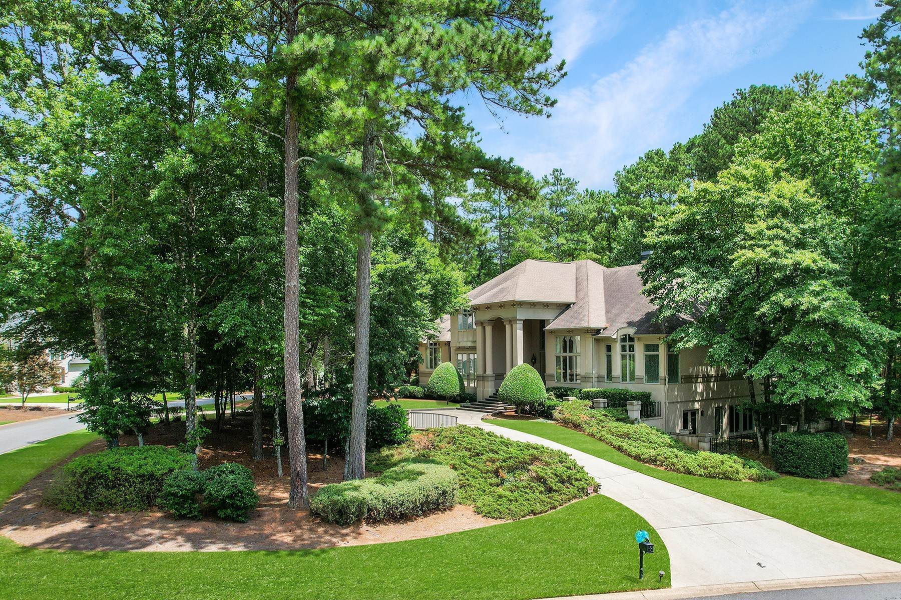 49. Single Family Homes for Sale at Custom Designed Contemporary Home in Country Club of the South 6045 Carlisle Lane Johns Creek, Georgia 30022 United States