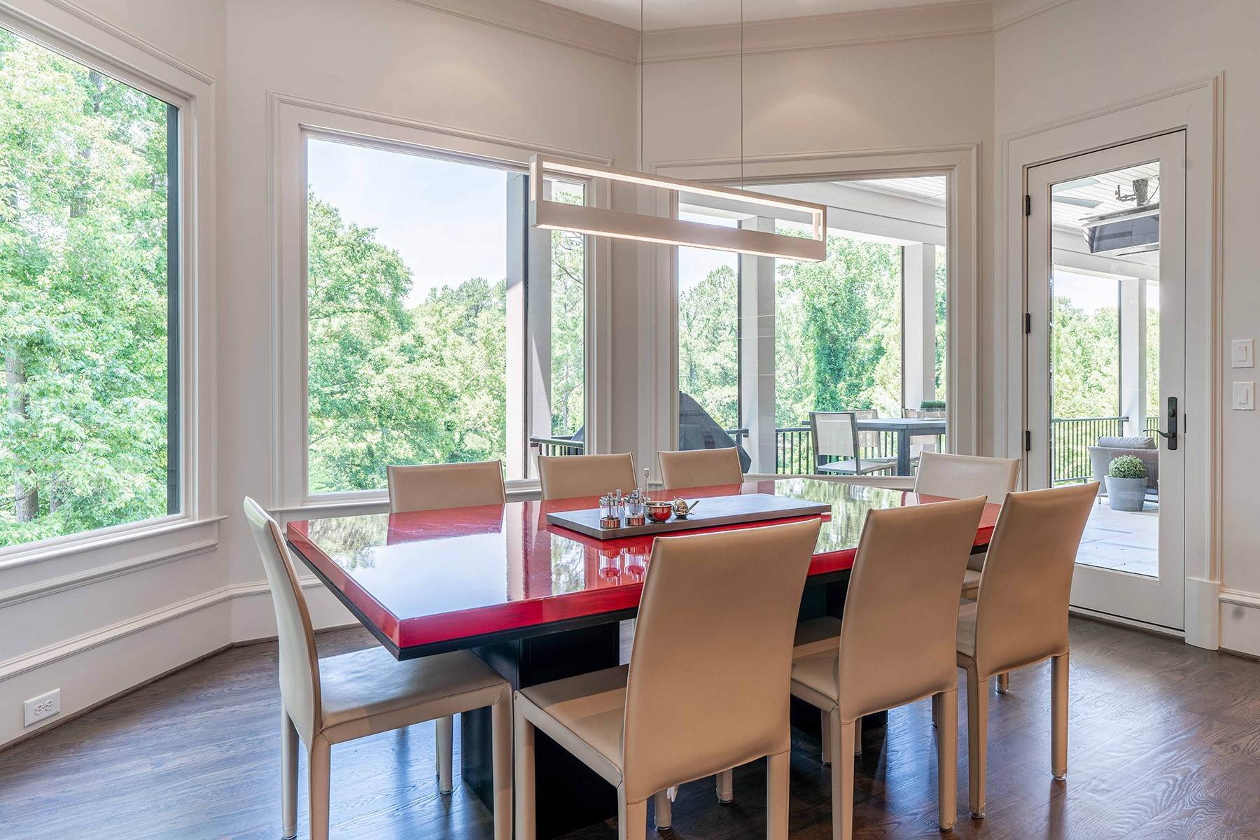 15. Single Family Homes for Sale at Completely Renovated, Move-in Ready, State-of-the-Art French Inspired Home 725 Londonberry Road Sandy Springs, Georgia 30327 United States