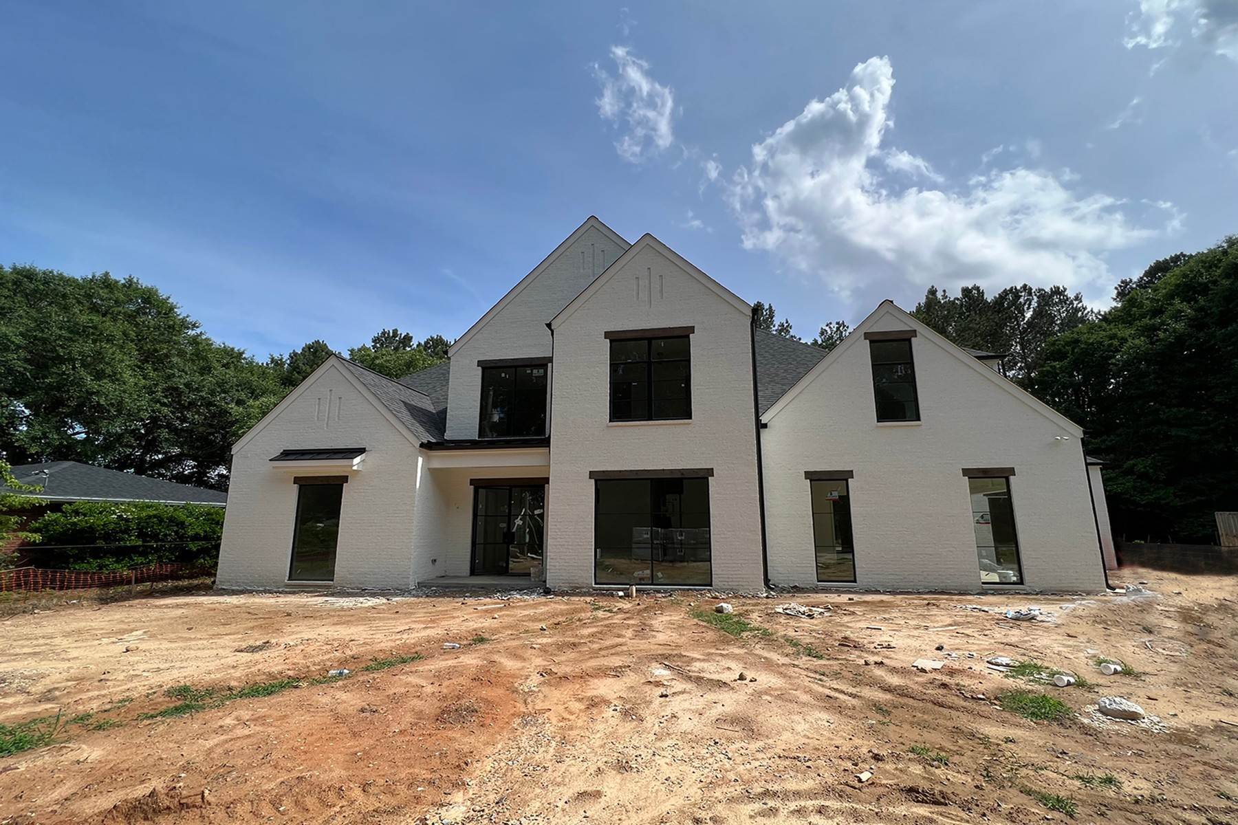Single Family Homes 為 出售 在 Stunning Rosen Custom Homes New Build in Chastain Park 5060 Lake Forrest Drive Atlanta, 喬治亞州 30342 美國