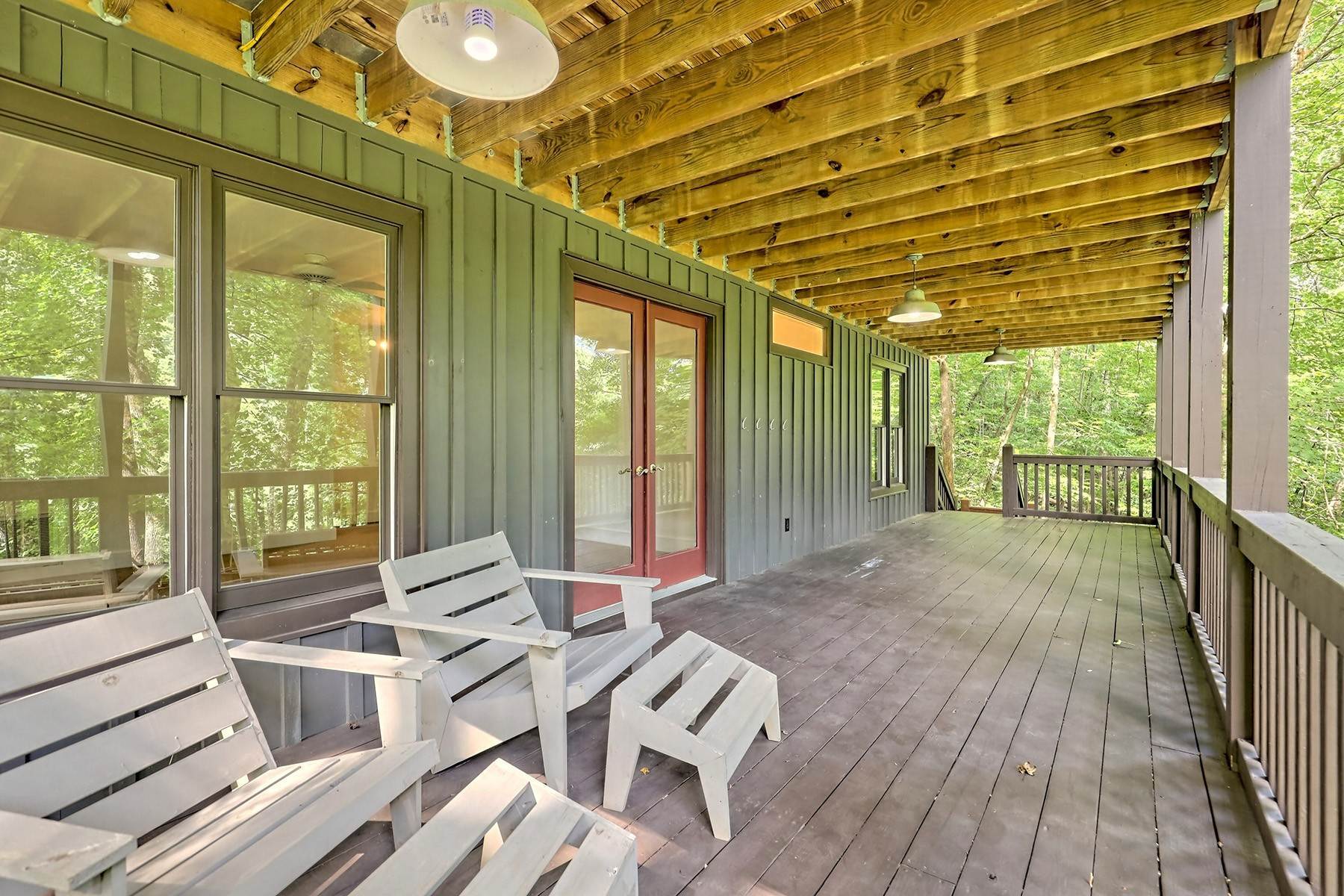 36. Single Family Homes for Sale at Charming North Georgia Mountain Cabin 90 Creekview Trail Clayton, Georgia 30525 United States